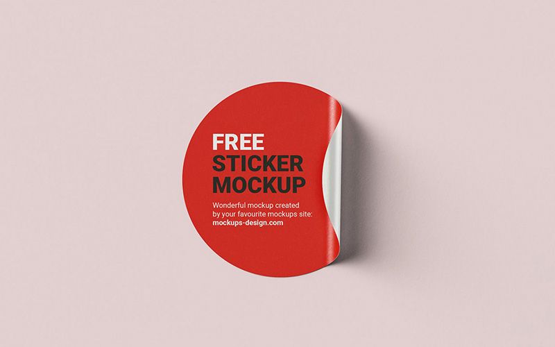 Free round sticker mockup 4