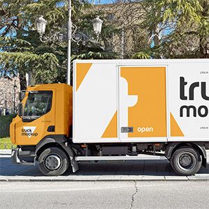 small_free-transport-truck-mockup
